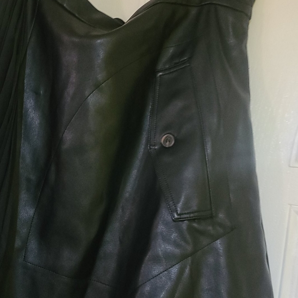 Brand new leather and pleated skirt - Picture 3 of 6